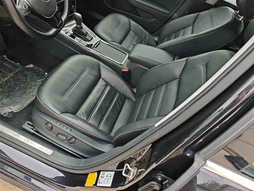 Volkswagen Passat 2017 330TSI DSG Luxury фото 15