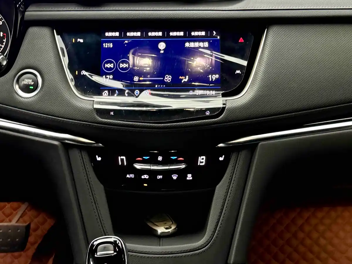 CADILLAC XT6