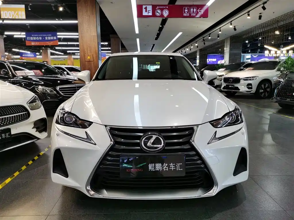 Lexus IS 2017 300 Leading Edition фото 2