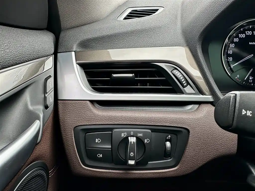 BMW X1 2019 sDrive18Li Premium Model фото 20