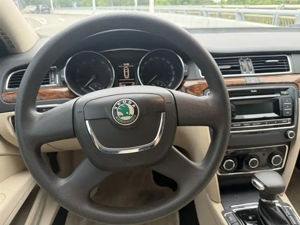 Škoda Superb 2012 1.8TSI Automatic Noble Elegance Edition фото 7