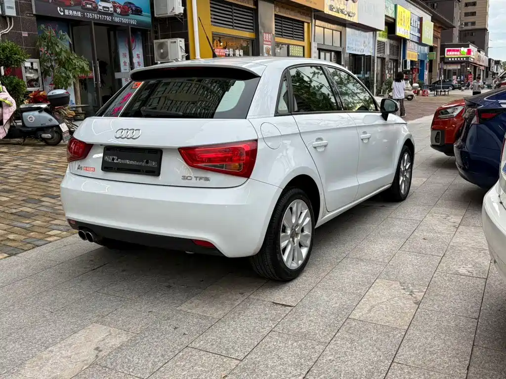 Audi A1 2015 2014 30 TFSI Sportback Fashion