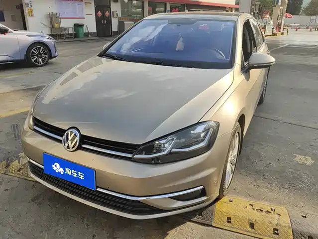 VOLKSWAGEN GOLF