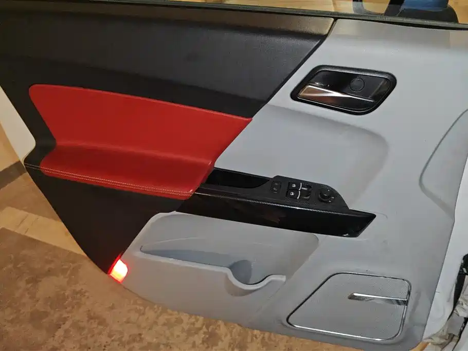 ZOTYE E200