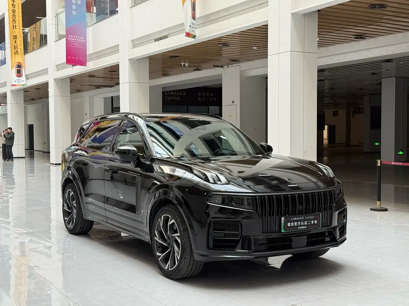 Lynk & Co 09 EM-P 2021 2.0T PHEV Halo 6-seater фото 3