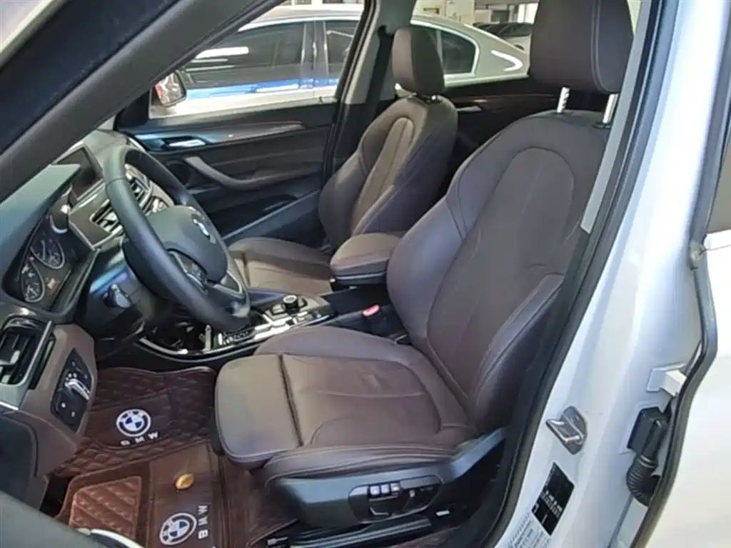 BMW X1 2018 sDrive18Li Premium Model фото 15