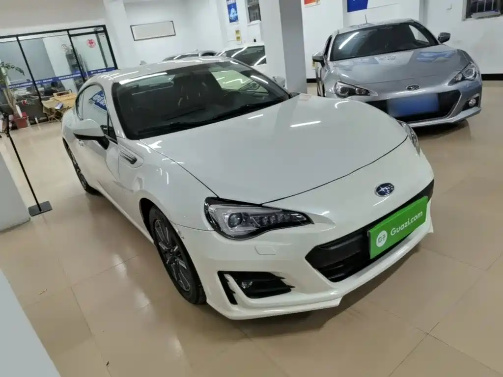 Фото 4 - Subaru BRZ