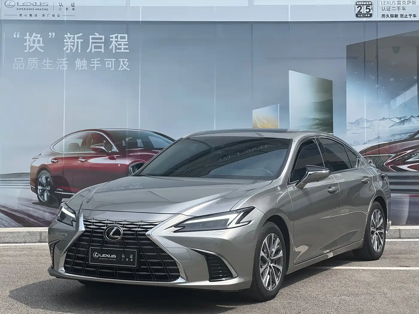 Lexus ES 2025 300h Ultimate Edition