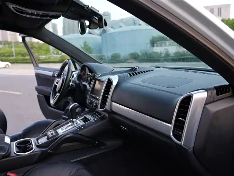 Porsche Cayenne 2016 Cayenne GTS 3.6T фото 9