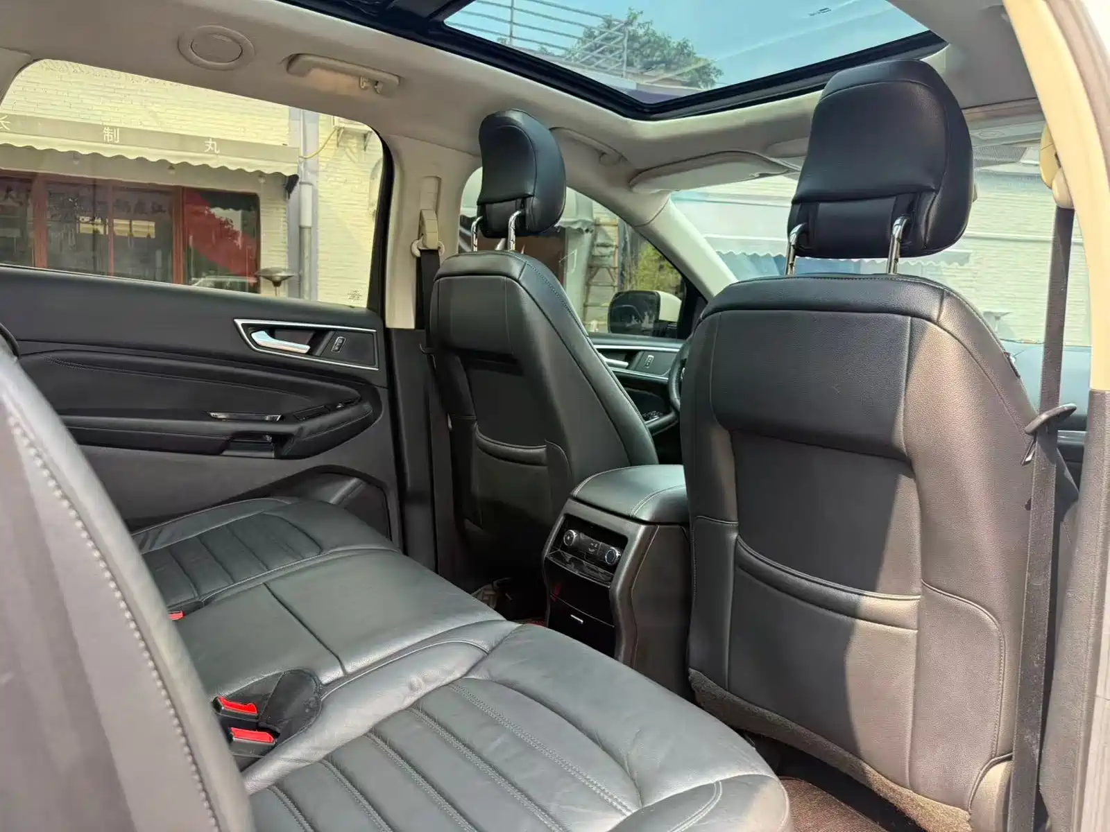 Фото 13 - Ford Edge