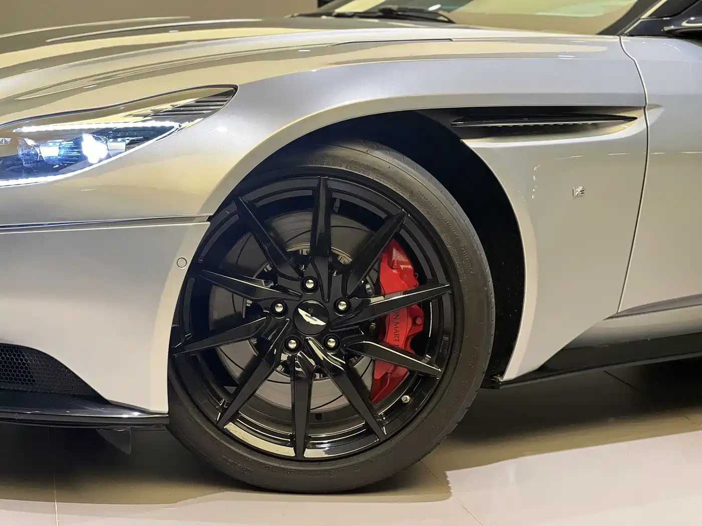 Aston Martin DB11 2017 2016 5.2T Launch Edition