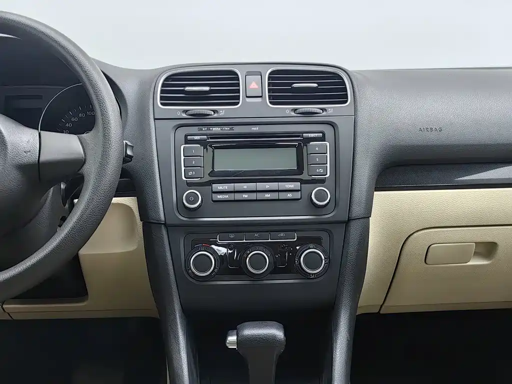 Volkswagen Golf 2010 2011 Model 1.6 Automatic Comfort