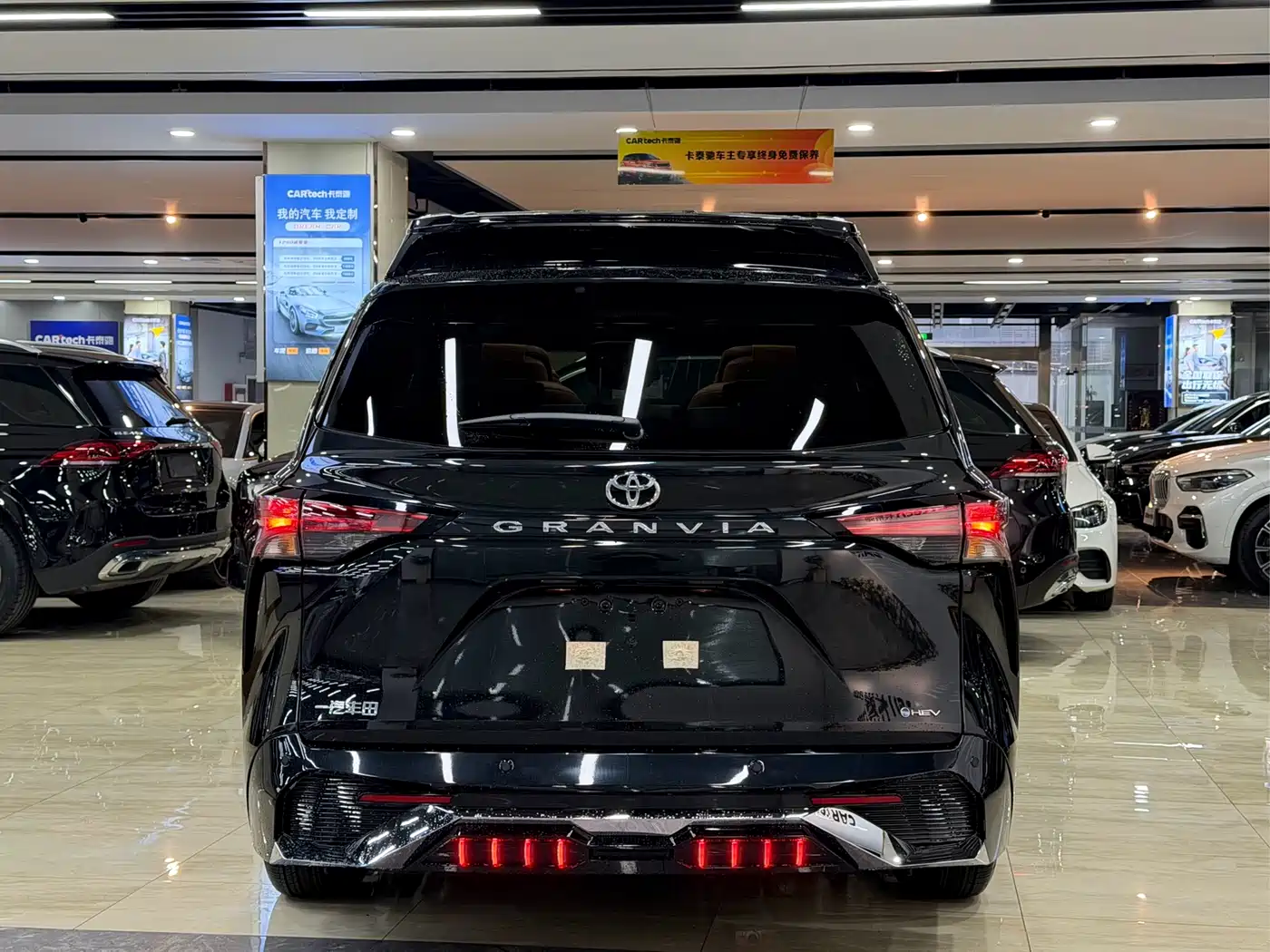 Toyota Granvia 2026 Model 2.5L Hybrid Luxury Edition фото 5