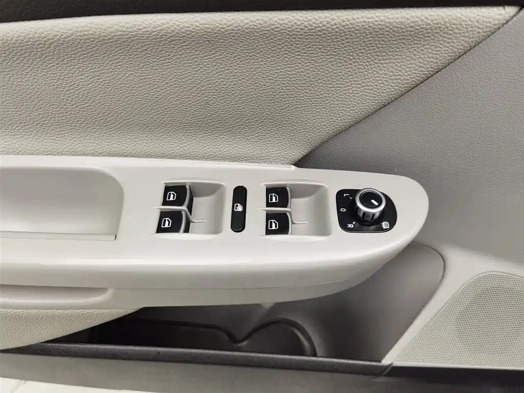 Volkswagen Magotan 2011 1.8TSI DSG Comfort фото 9