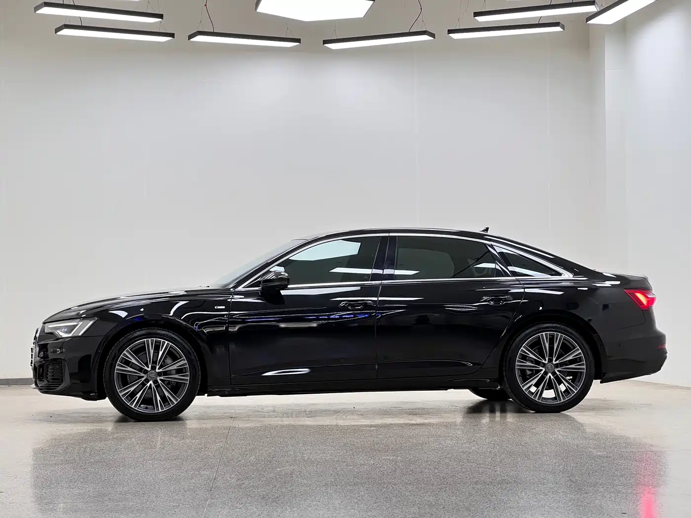 Audi A6L 2021 45 TFSI quattro Exclusive Sport фото 30