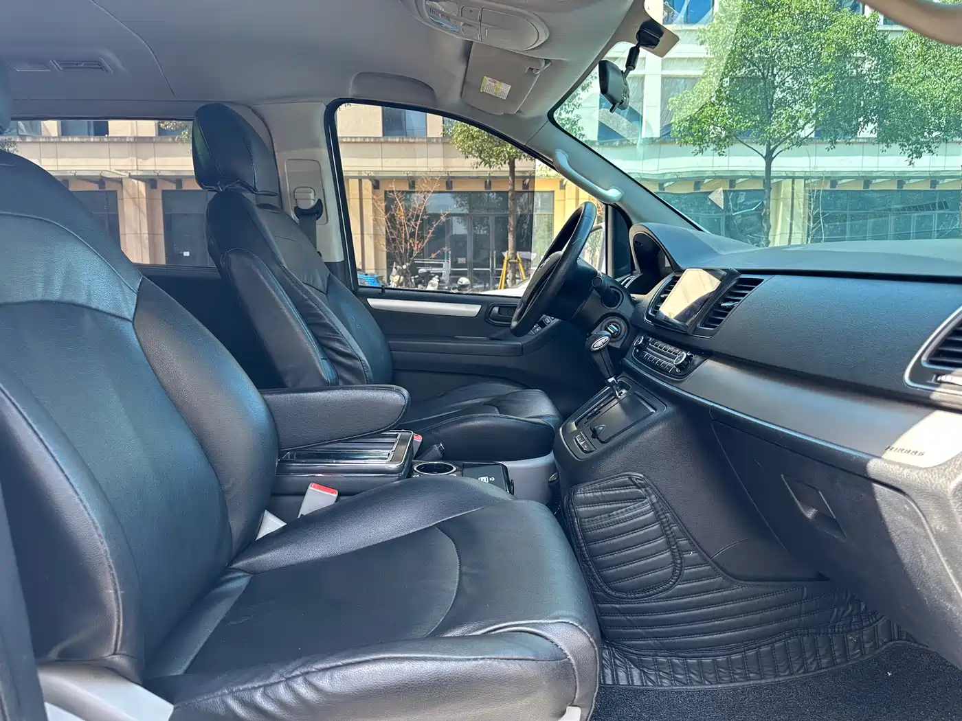 SAIC Maxus Maxus G10 2018 PLUS 2.0T Automatic Executive Edition фото 7