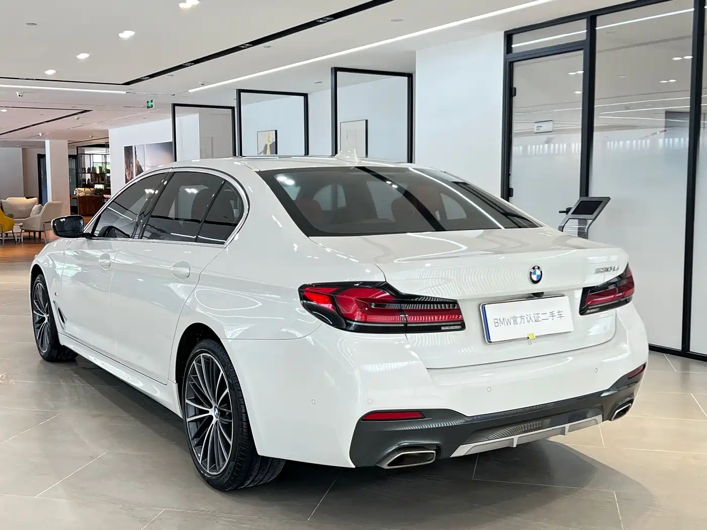 BMW 5 Series 2021 530Li Leading M Sport Package фото 15