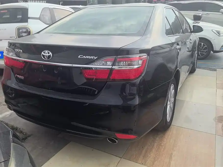 Toyota Camry 2015 2.0E Elite Edition фото 3