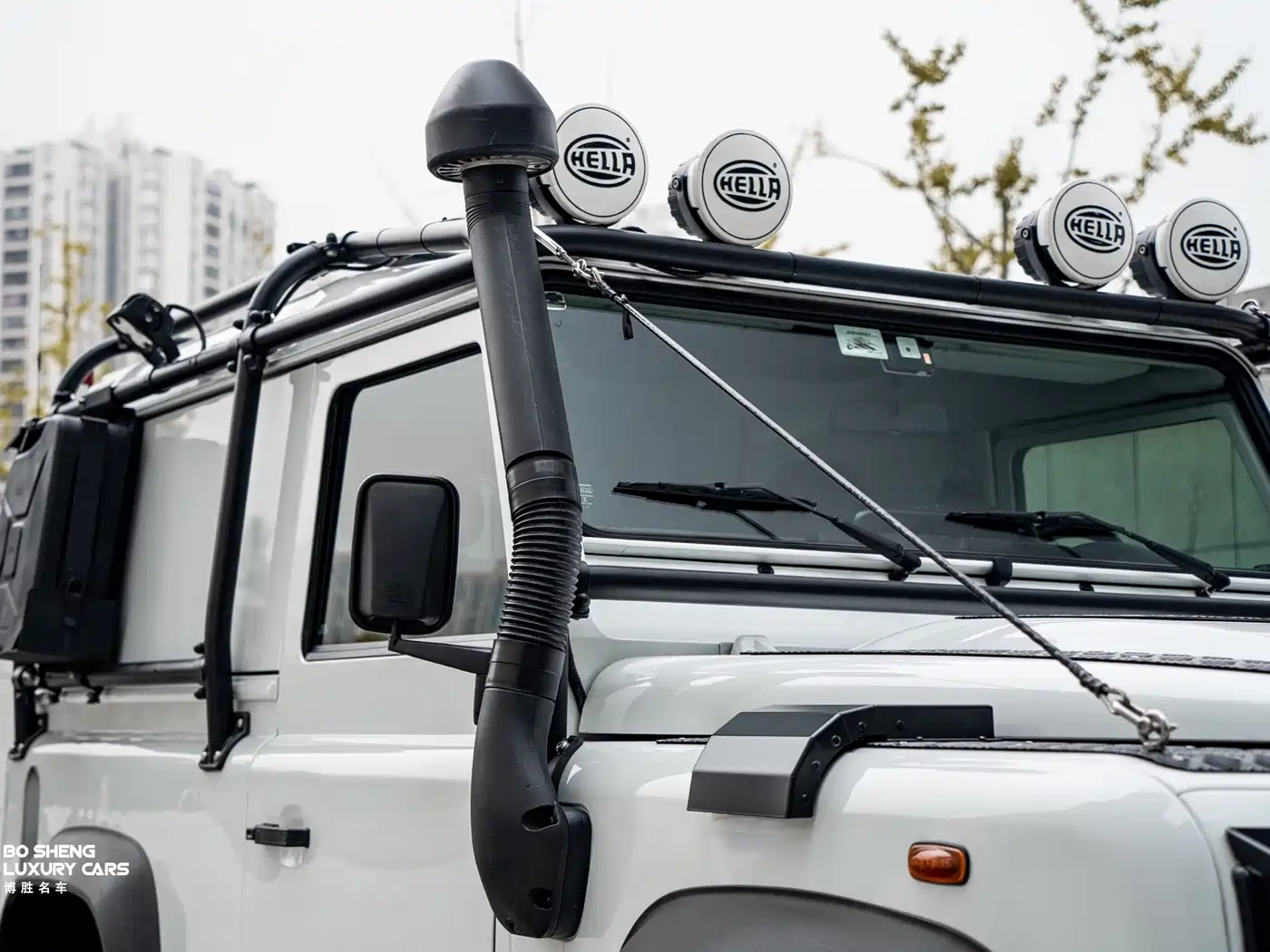 Land Rover Defender фото 24