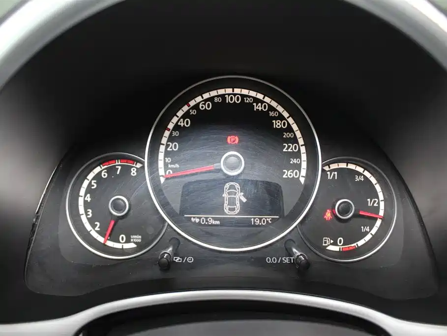 Volkswagen Beetle 2013 1.4TSI Fashion Edition фото 10