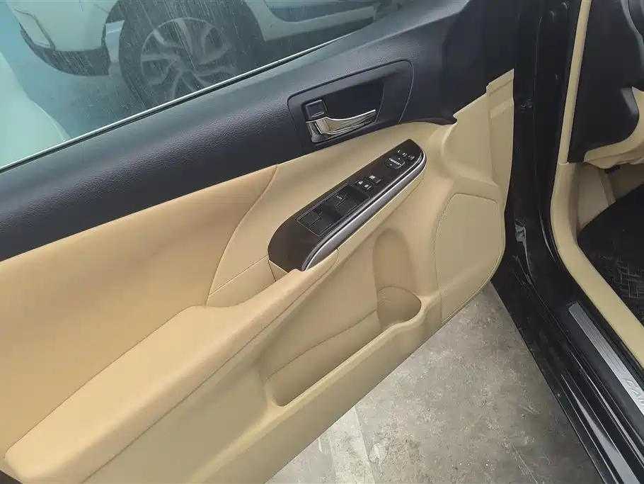 Toyota Camry 2015 2.0E Elite Edition фото 7