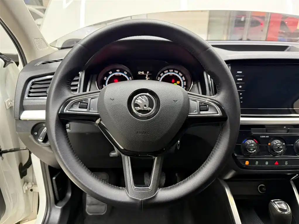 Škoda Kamiq 2022 1.5L Automatic Comfort Edition фото 11