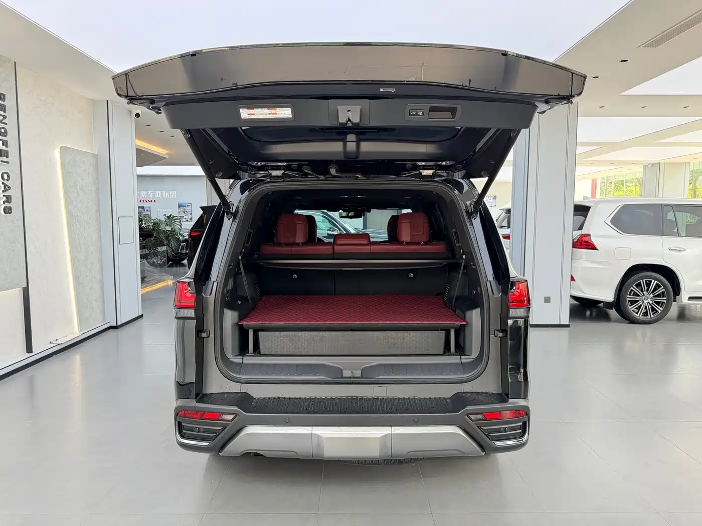 Lexus LX 2025 700h Boundary Edition фото 9