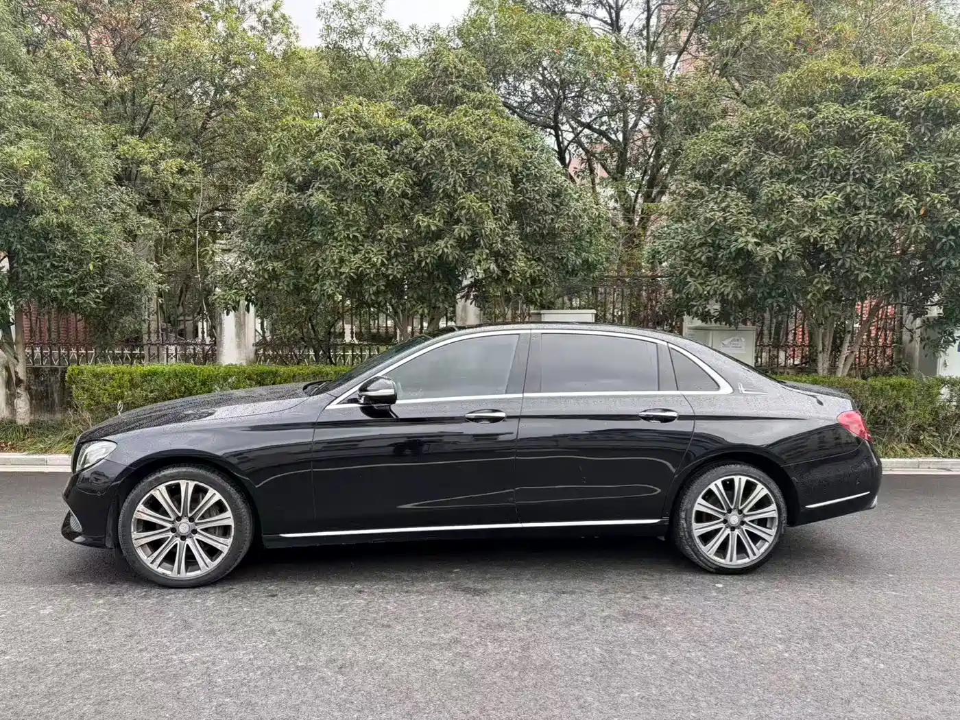 Mercedes-Benz E-Class 2016 E 300 L Luxury фото 7