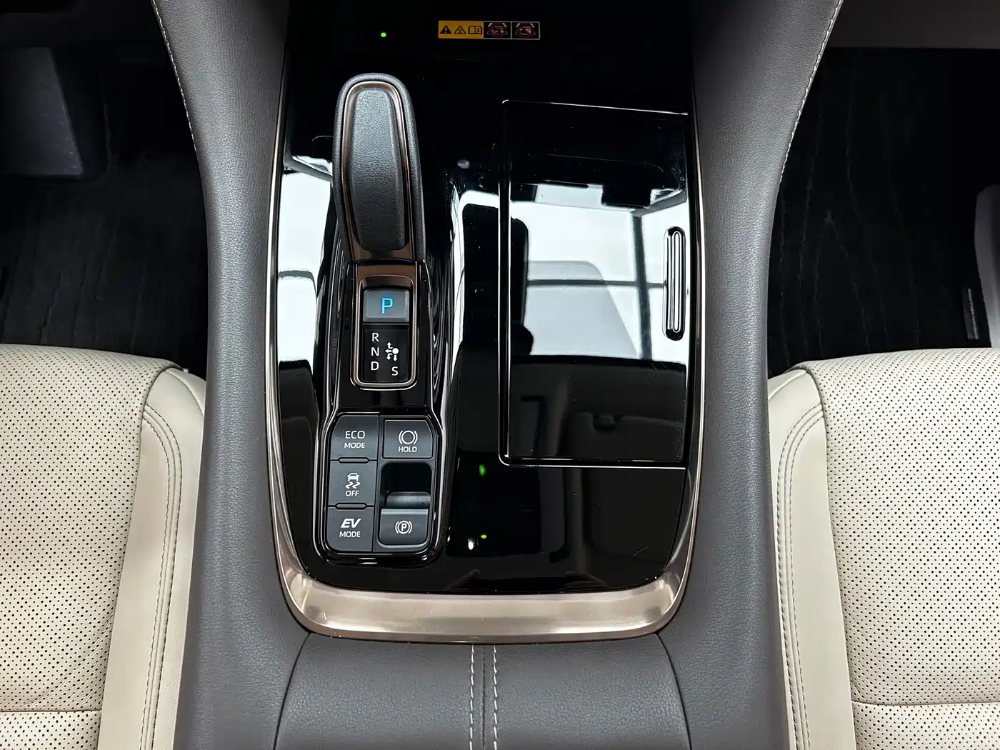 Toyota Vellfire 2024 Crown Hybrid 2.5L Executive Premium Edition фото 19