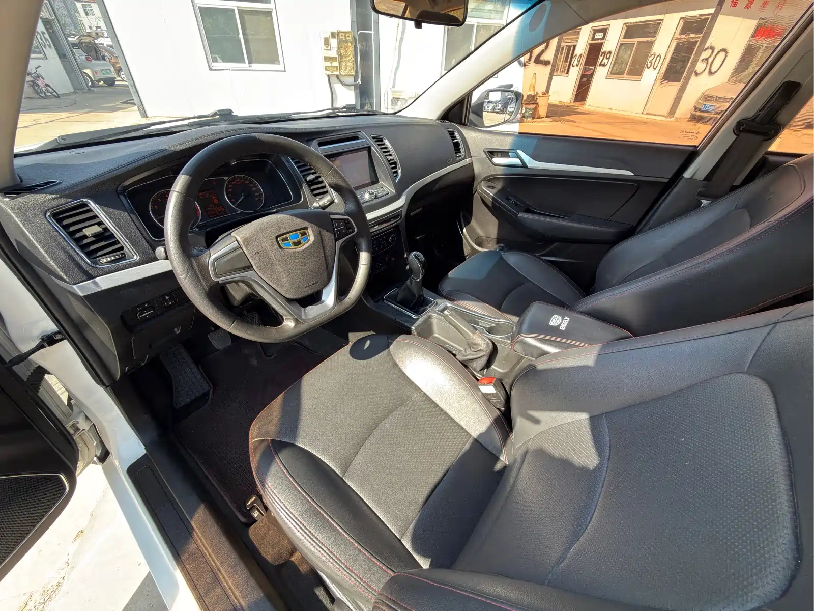 Фото 8 - Geely Vision