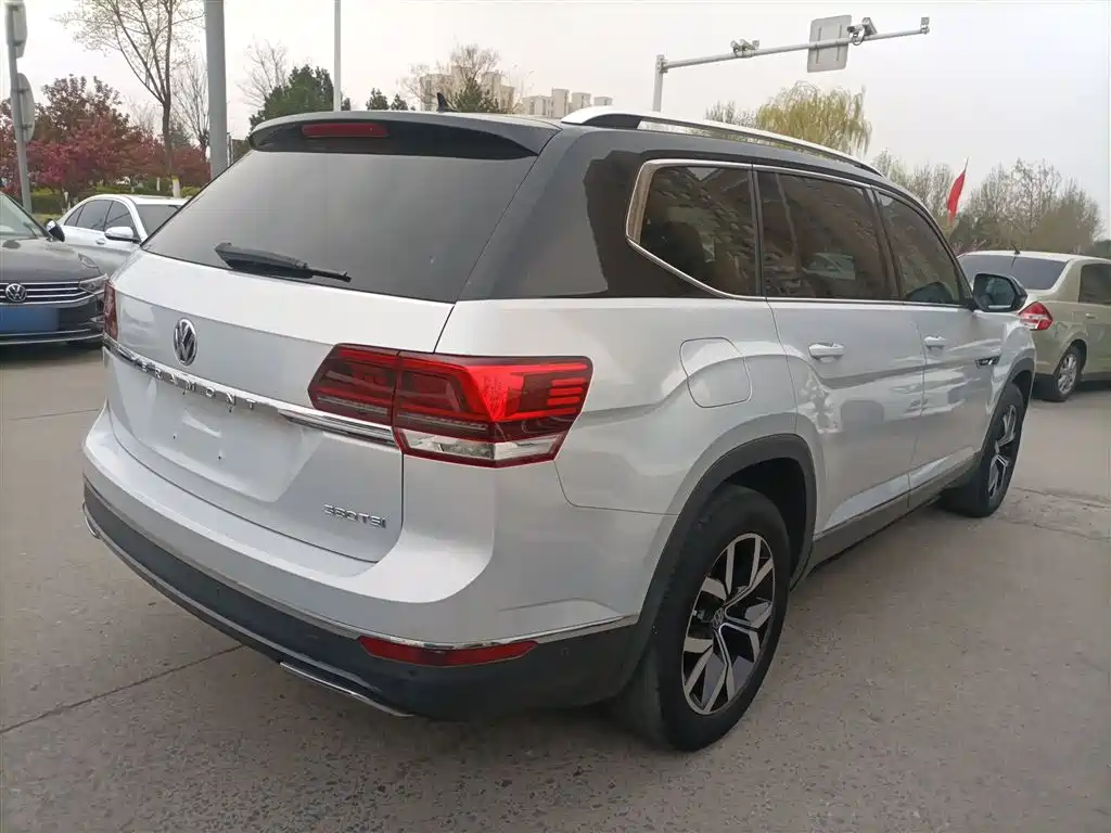 Volkswagen Teramont 2019 380TSI 4WD Luxury Edition China VI фото 5