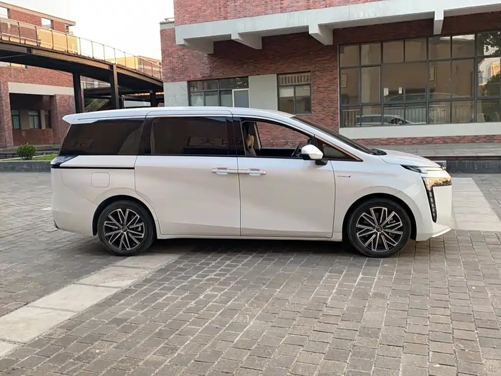 Фото 10 - GAC Trumpchi Trumpchi E8 NEV