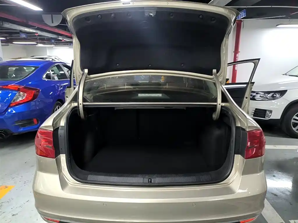 Volkswagen Bora 2018 1.5L Manual Comfort фото 19