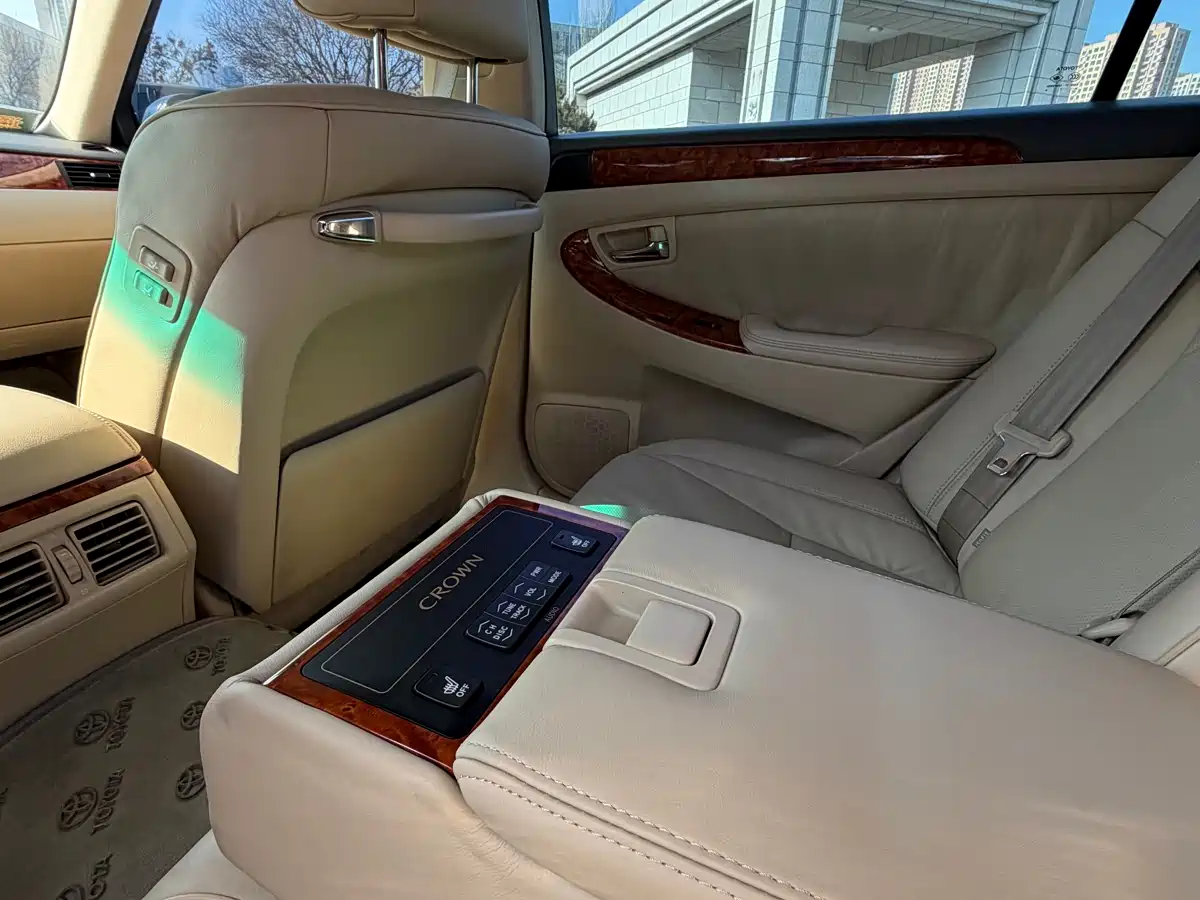 Toyota Crown 2007 2.5L Royal Leather Edition фото 12