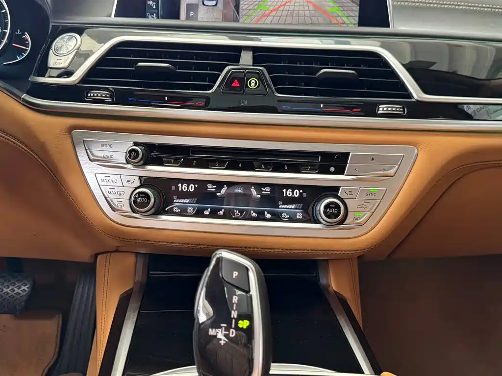 BMW 7 Series 2017 750Li xDrive Customized Edition (4-Seater) фото 19
