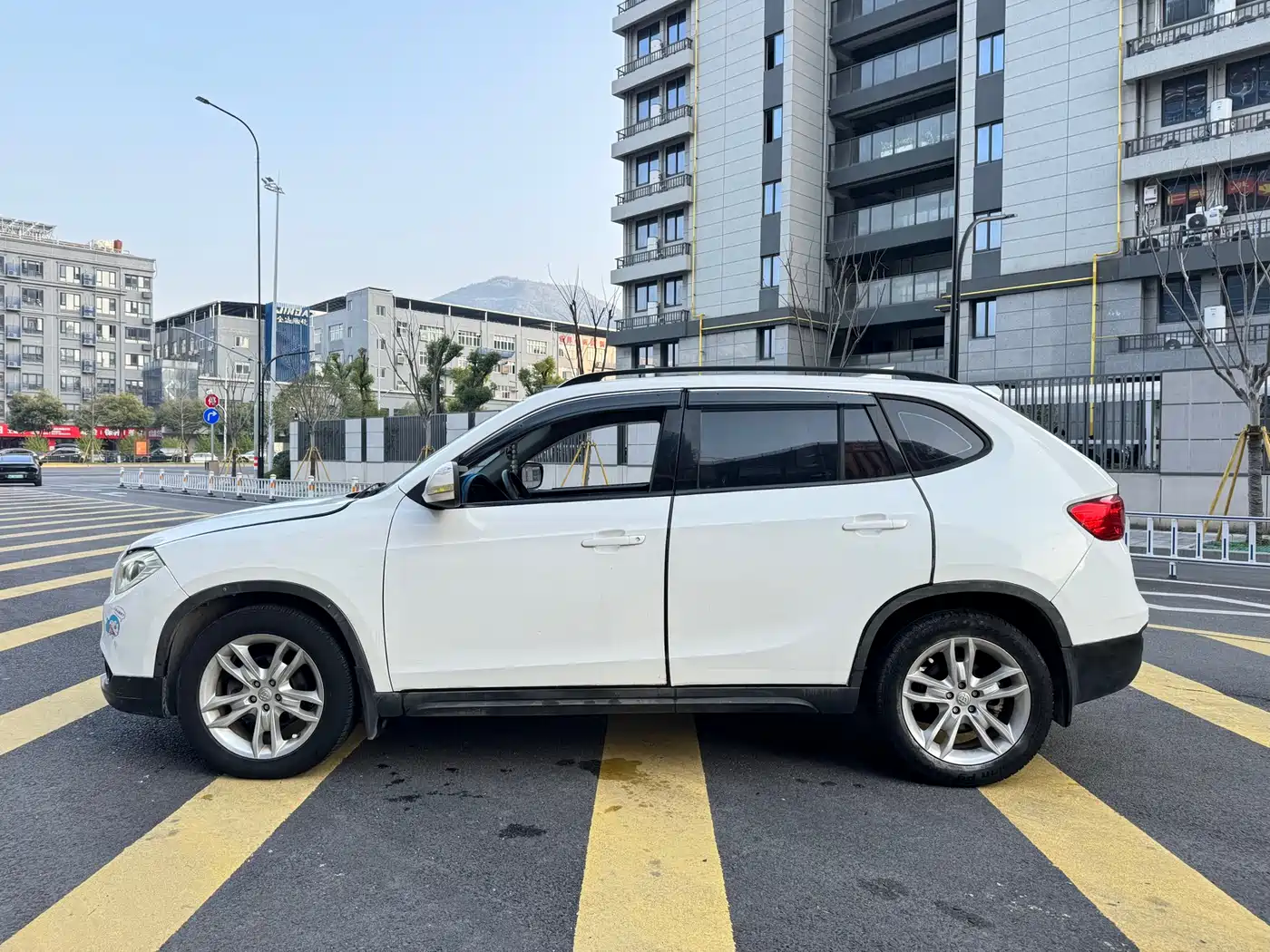 Фото 4 - Zhonghua V5