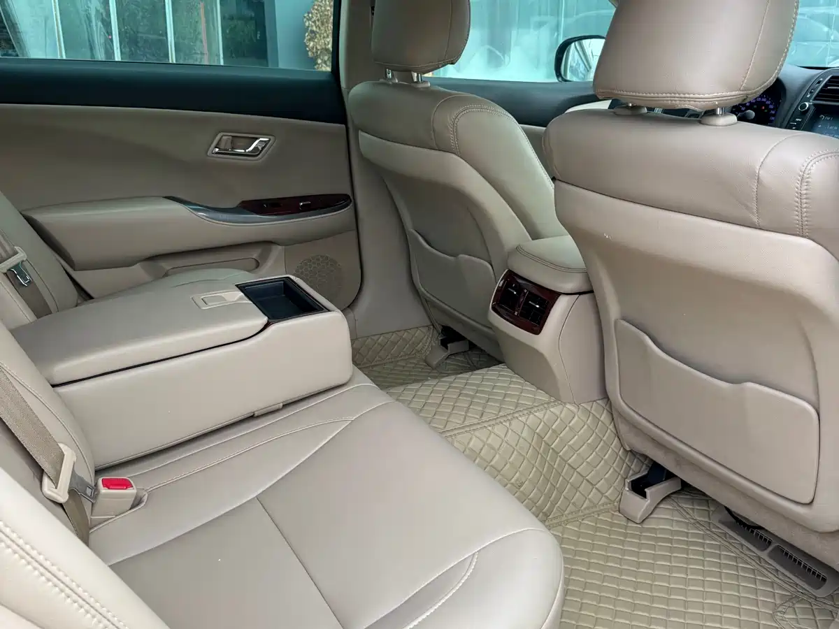 Фото 8 - Toyota Crown