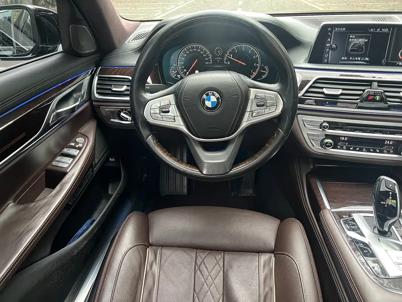 BMW 7 Series 2016 740Li Luxury фото 14