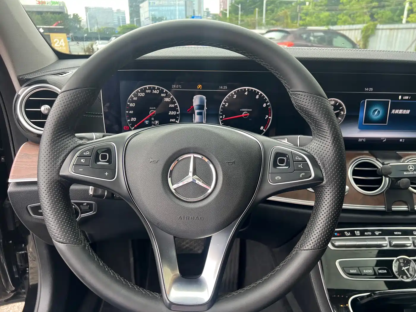 Mercedes-Benz E-Class 2016 E 200 L фото 9