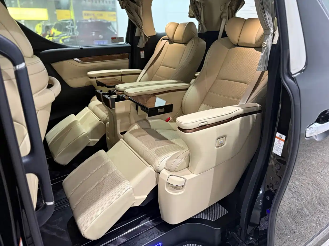 Toyota Alphard 2015 3.5L Premium Edition фото 8
