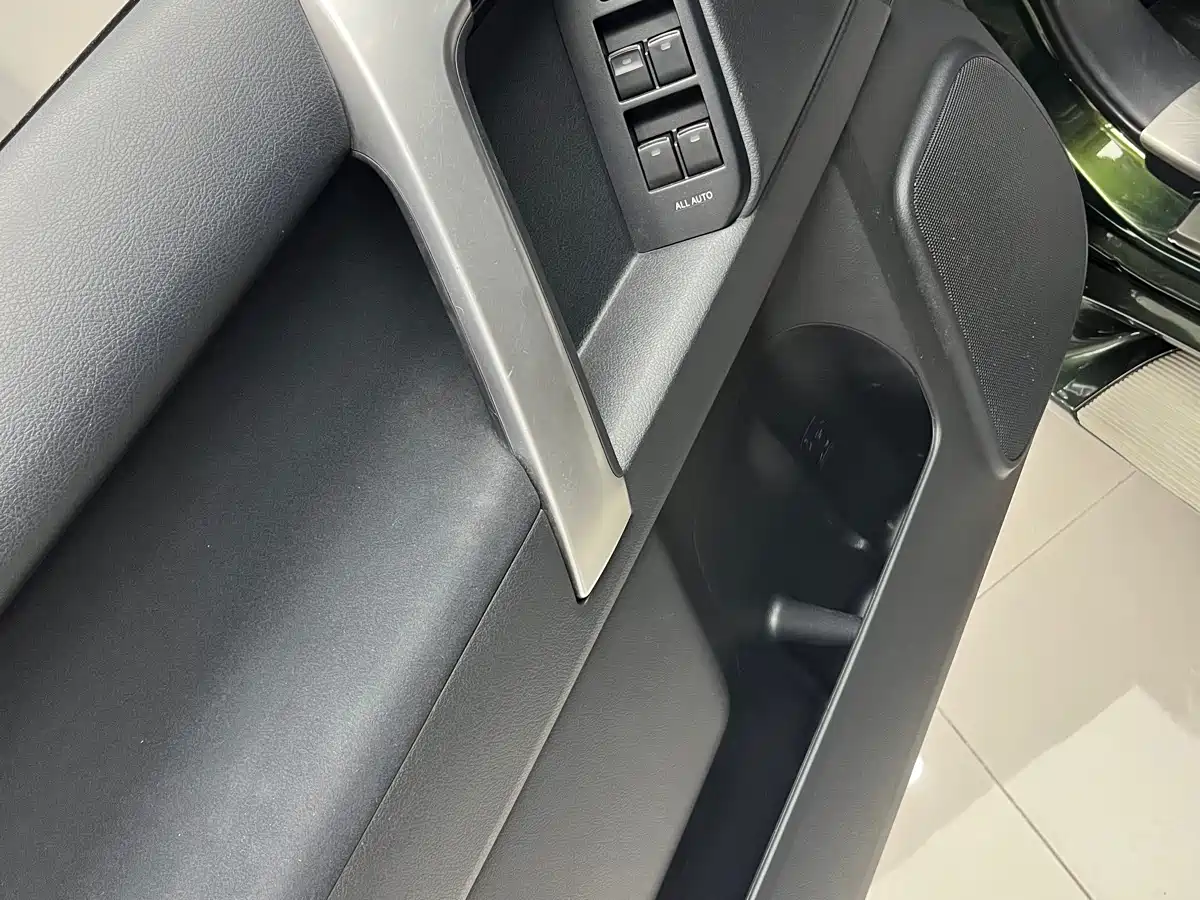 Toyota Prado 2016 2.7L Auto Standard Edition фото 16