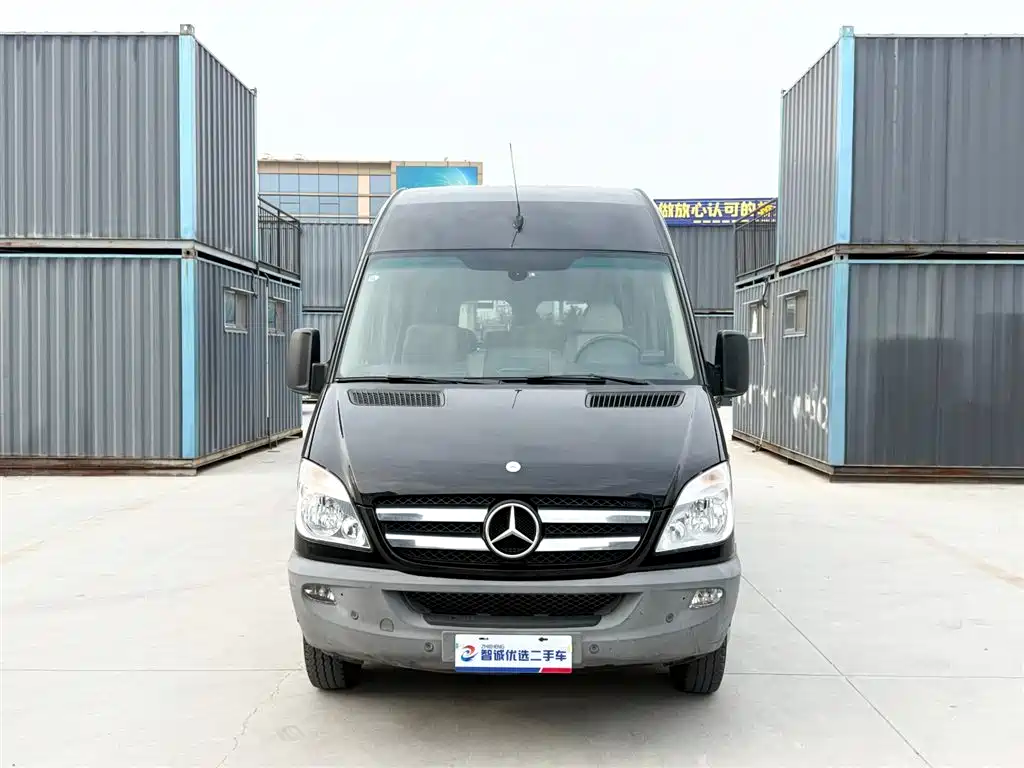 Mercedes-Benz Sprinter 2012 Model 2.1T Premium Tour Long Wheelbase фото 2