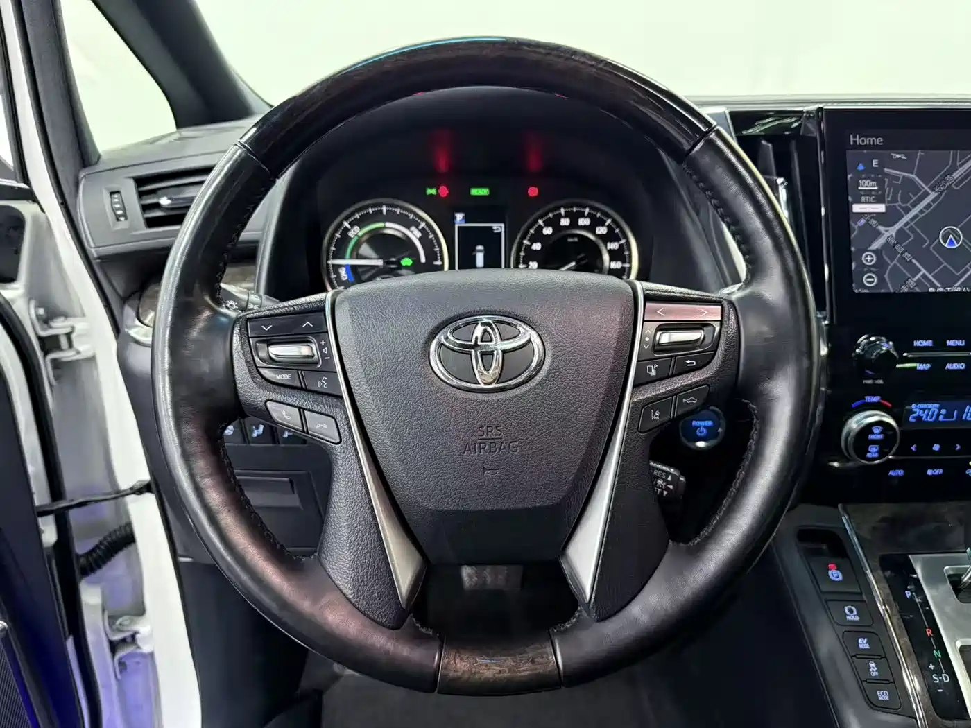 Toyota Vellfire 2021 Crown Hybrid 2.5L HV Premium Edition фото 17
