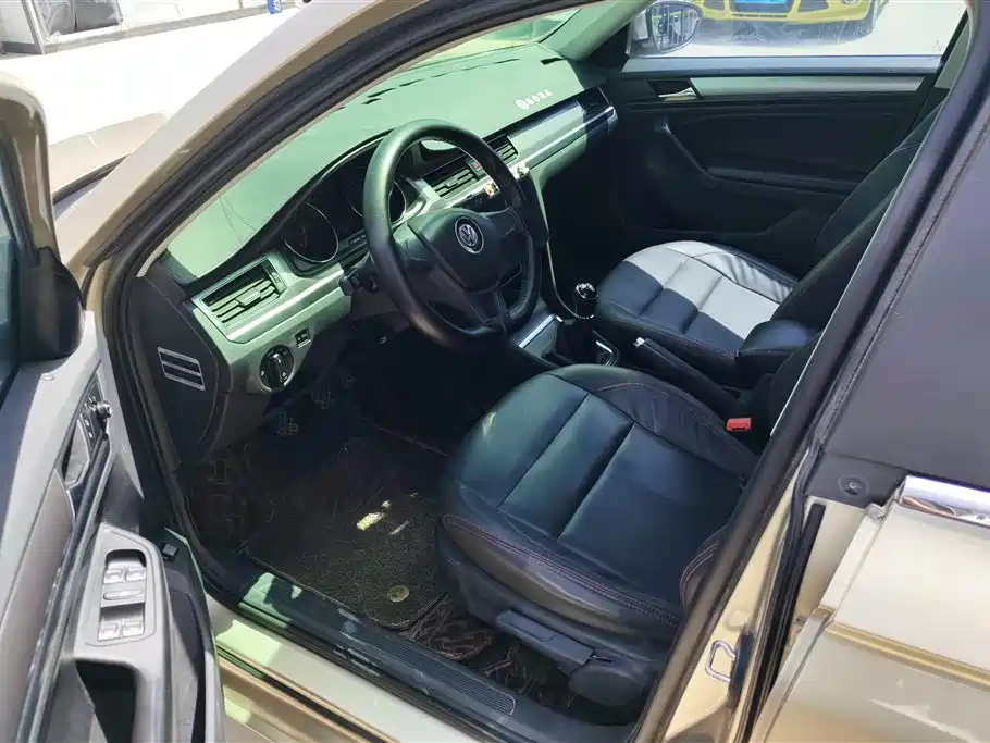 Volkswagen Bora 2016 Model 1.6L Manual Fashion фото 9