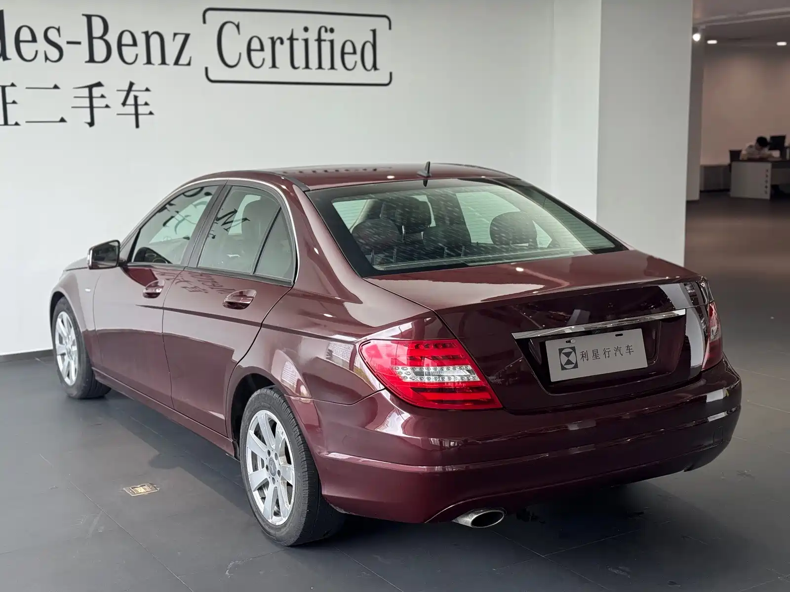 صورة 8 - Mercedes-Benz C-Class