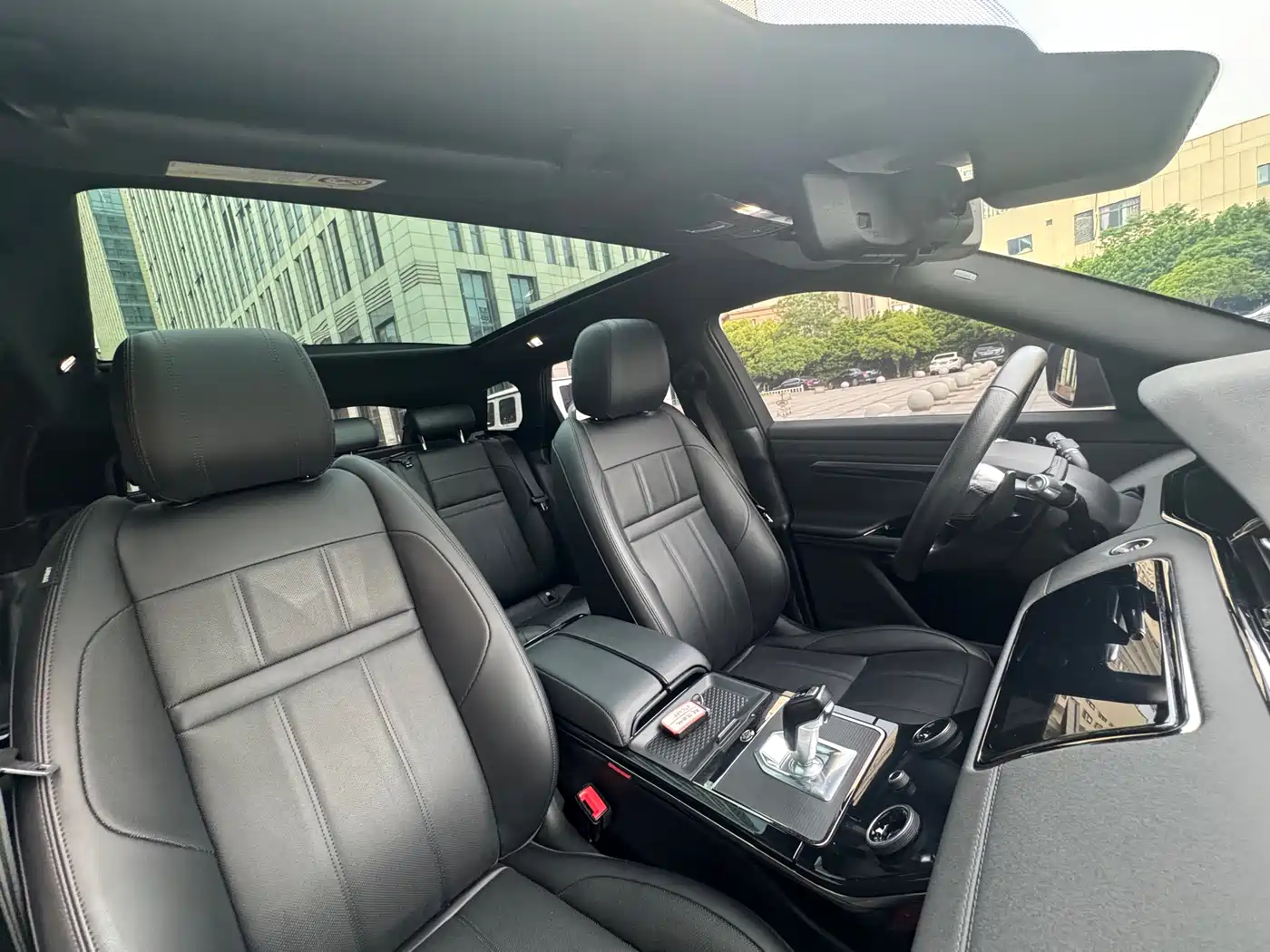 Land Rover Range Rover Evoque 2020 Model 249PS R-DYNAMIC S Gloss Black Sport Edition фото 25