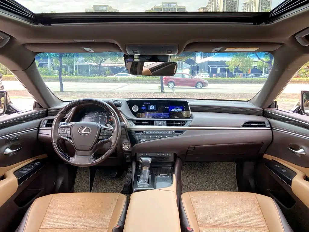 Фото 5 - Lexus ES