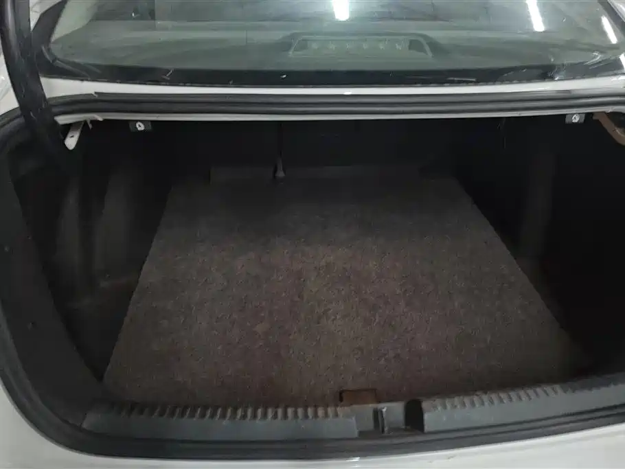 Volkswagen Sagitar 2018 1.6L Manual Fashion фото 4