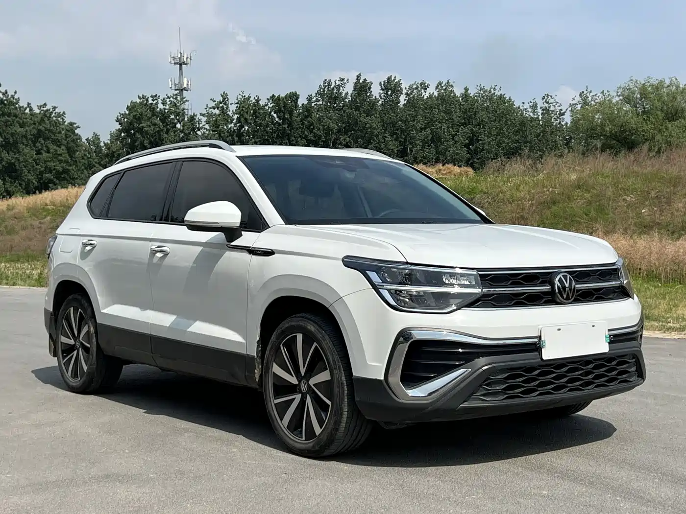 Volkswagen Tharu 2023 300TSI 2WD Bright Moon Edition фото 3
