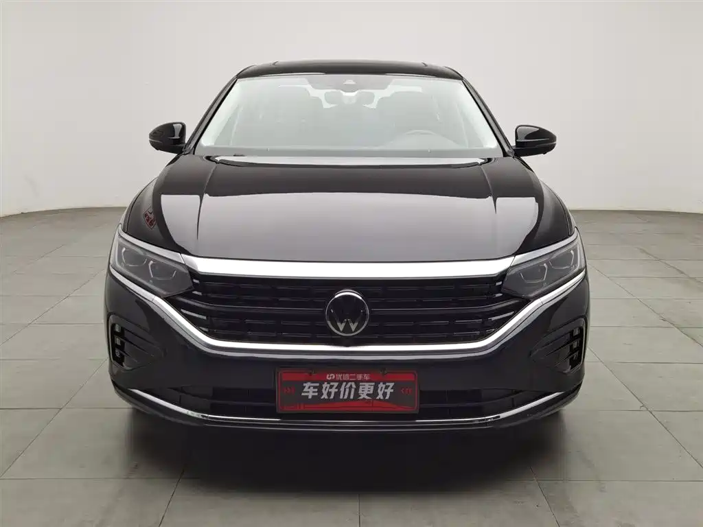 Volkswagen Passat 2022 330TSI Luxury Edition фото 3